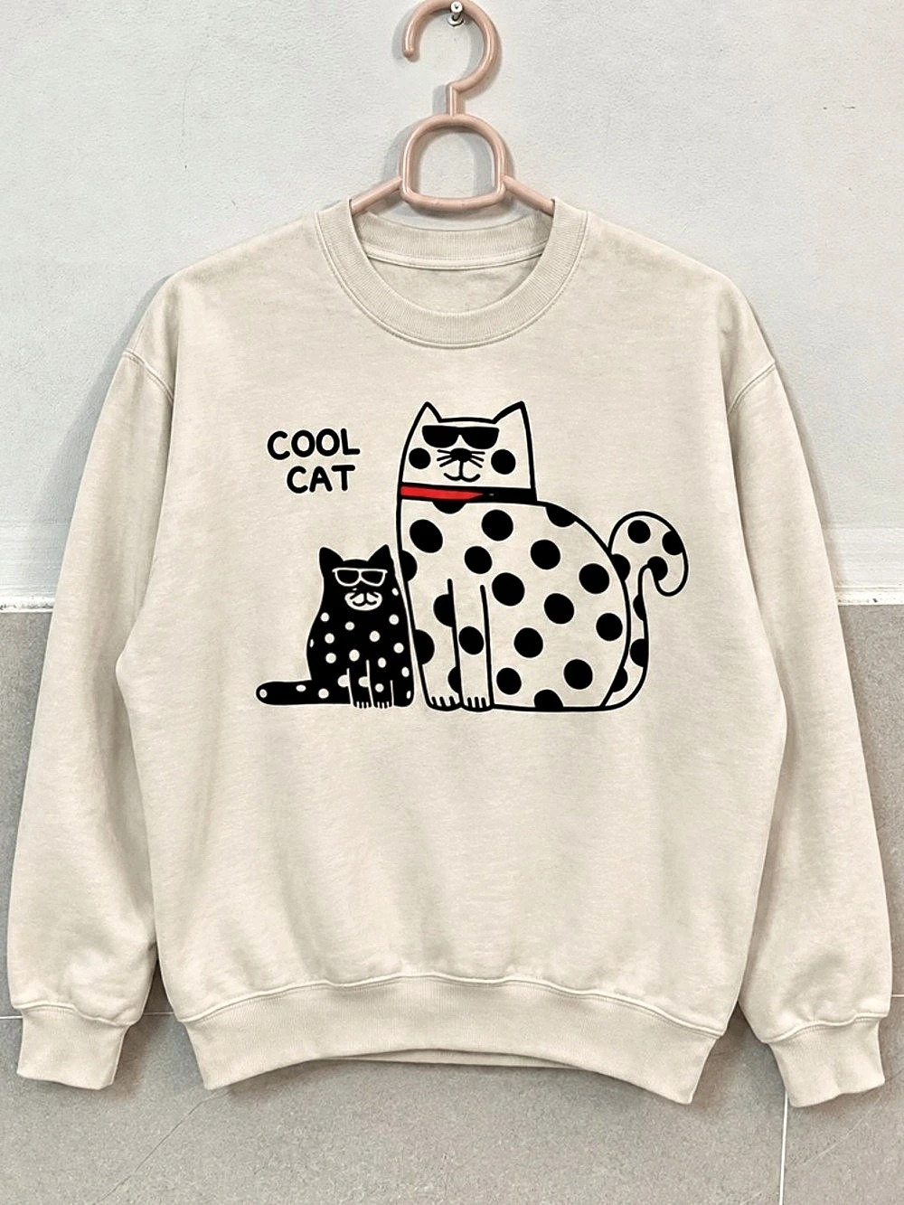Cool Cat Graphic Sweatshirt in Cream